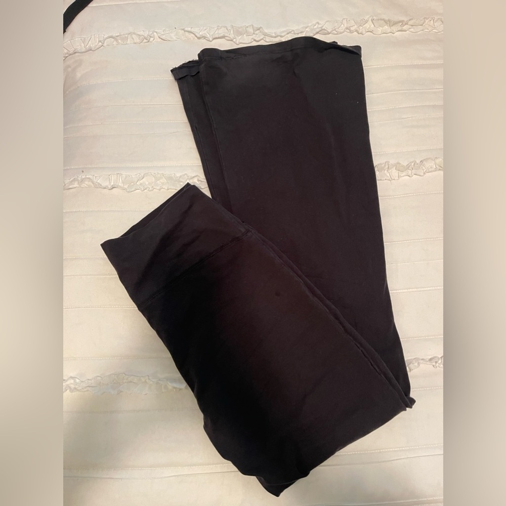 Black yoga pants